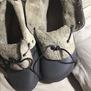Crocs convertible, fur lined boots